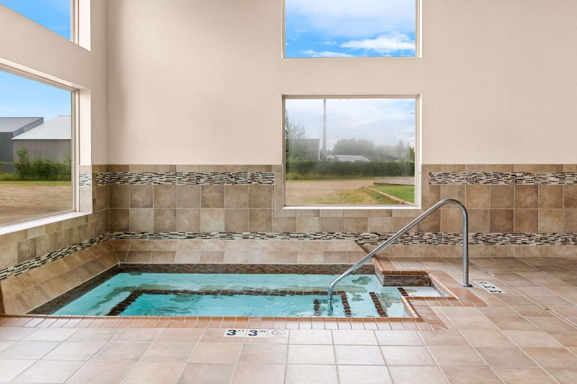 Heartland Inn & Suites, Surestay Collection By Best Western Park Rapids 외부 사진