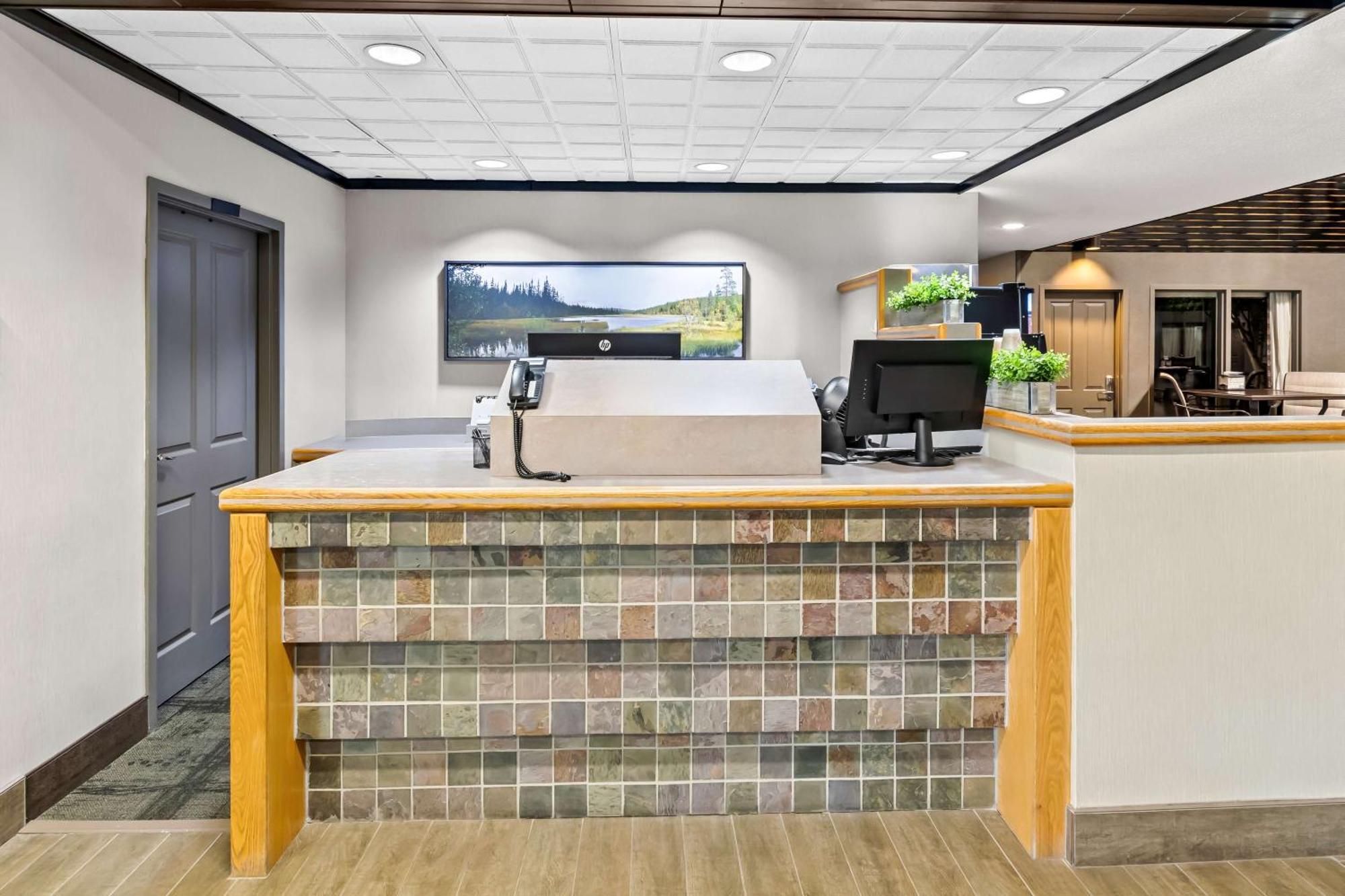 Heartland Inn & Suites, Surestay Collection By Best Western Park Rapids 외부 사진